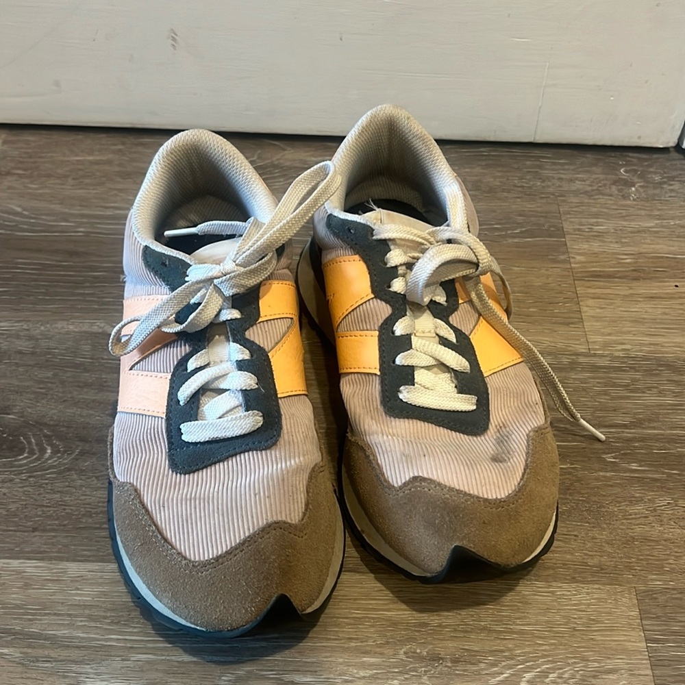 Women’s new balance gym shoes